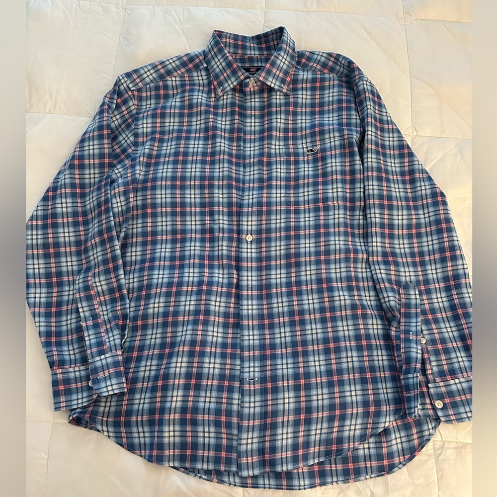 Gently worn Vineyard Vines Men’s Button Down Shirt